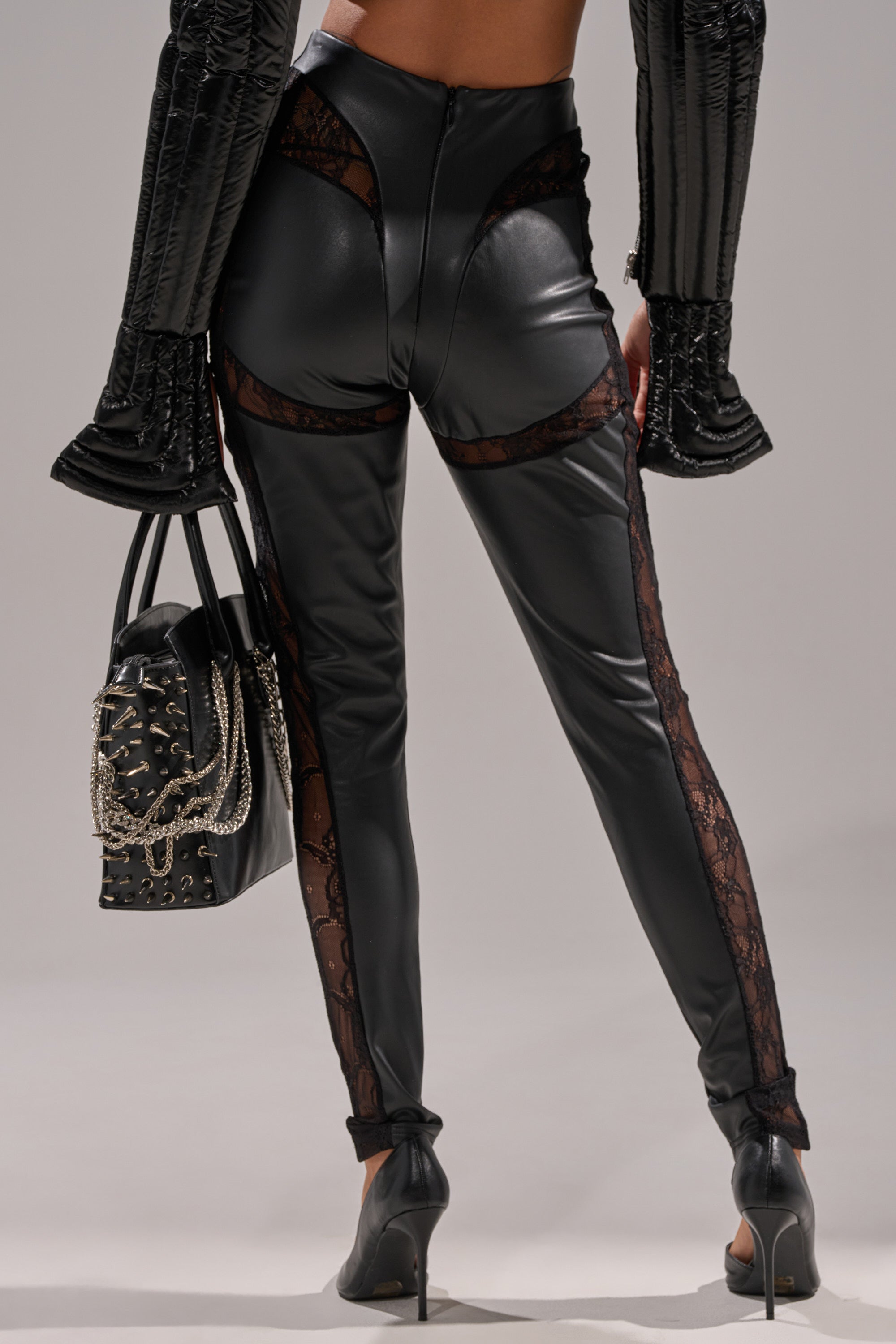 LACE DETAIL PANELED FAUX LEATHER LEGGINGS IN BLACK