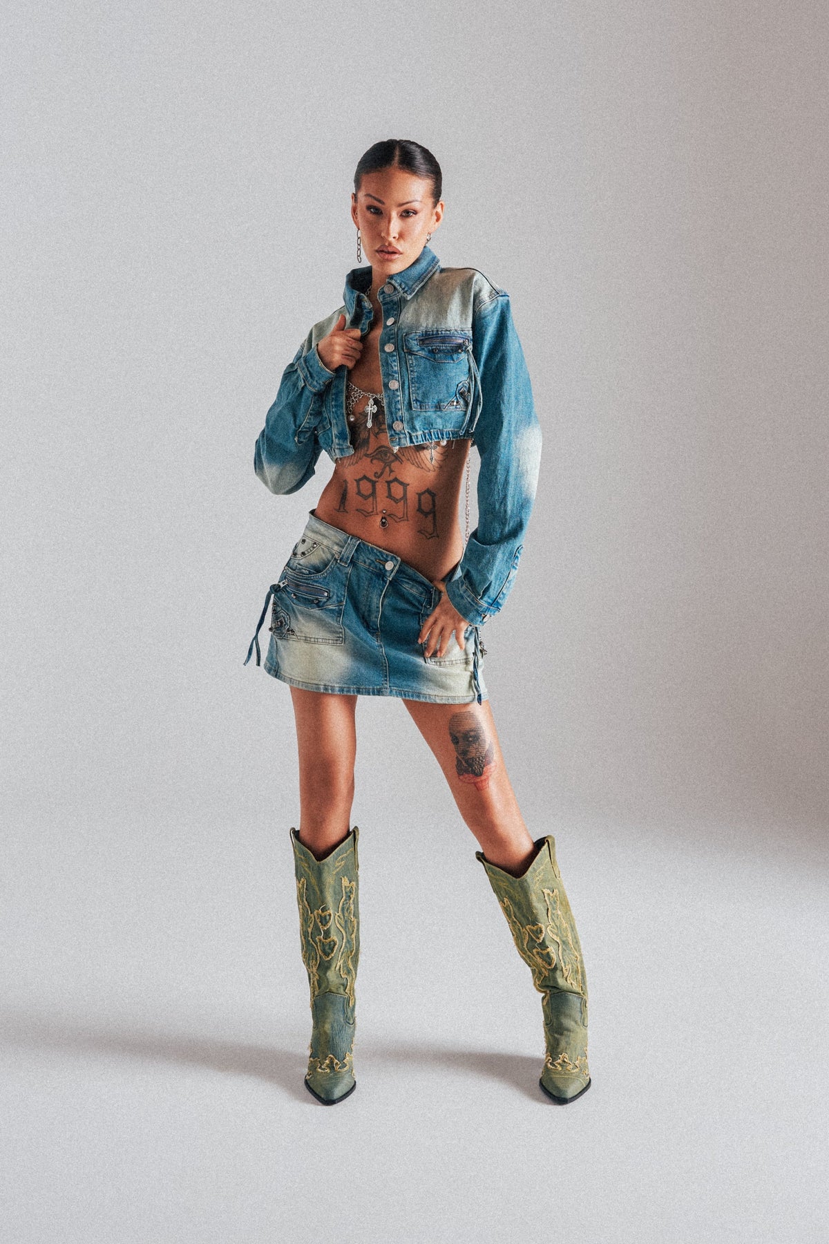 CROWN CROPPED LONG SLEEVE DENIM BUTTON DOWN
