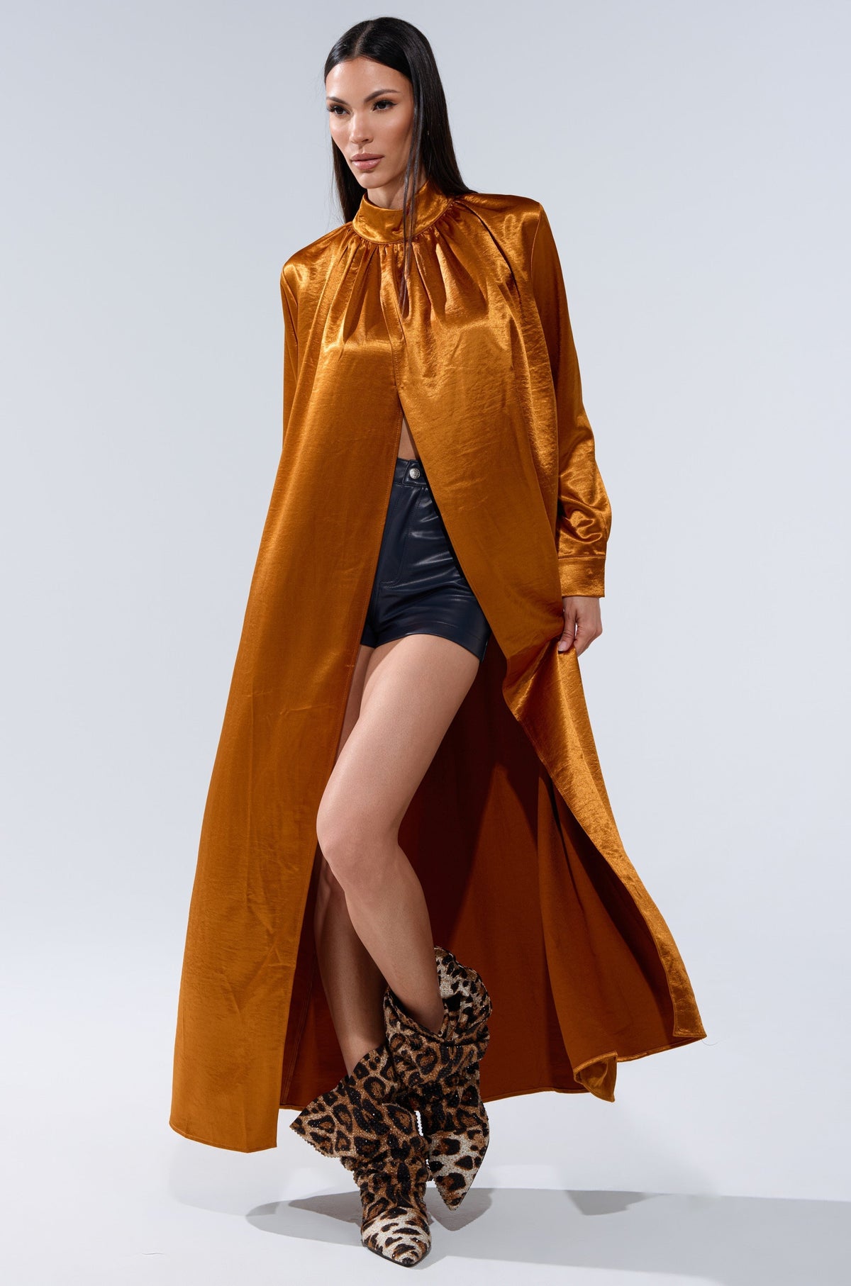 QUEEN TYPE BLOUSE