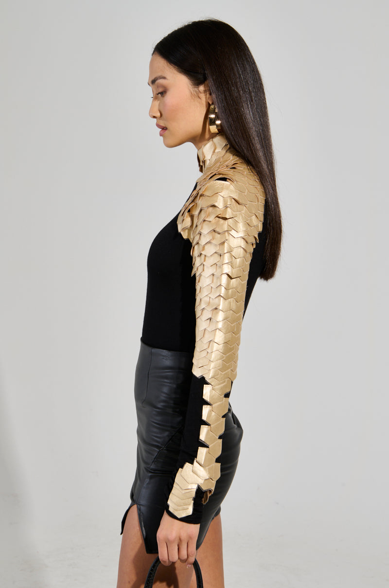 NASTASIA 2 SCALE TOP IN GOLD